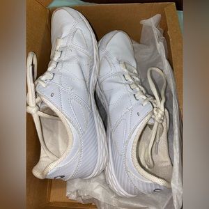 Cheer shoes